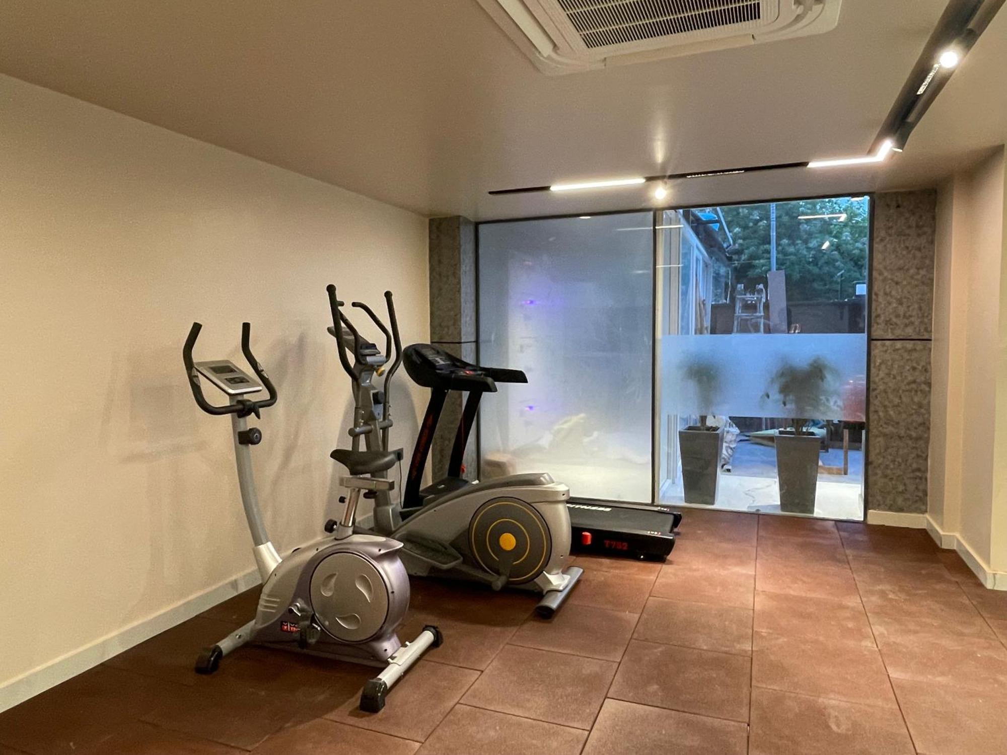 Saltstayz Premier - Near Golf Course Road & Sector 57 Gurgaon Exterior foto