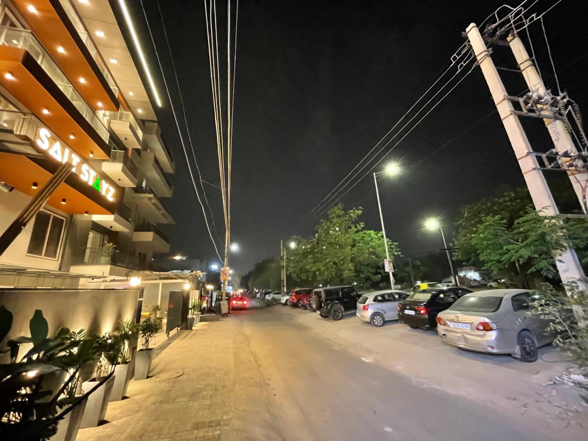 Saltstayz Premier - Near Golf Course Road & Sector 57 Gurgaon Exterior foto