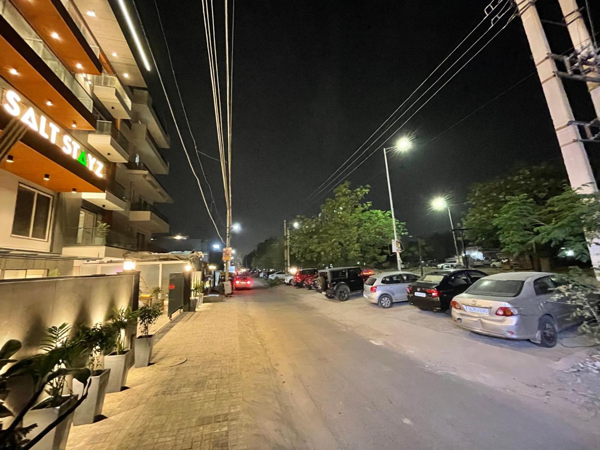 Saltstayz Premier - Near Golf Course Road & Sector 57 Gurgaon Exterior foto