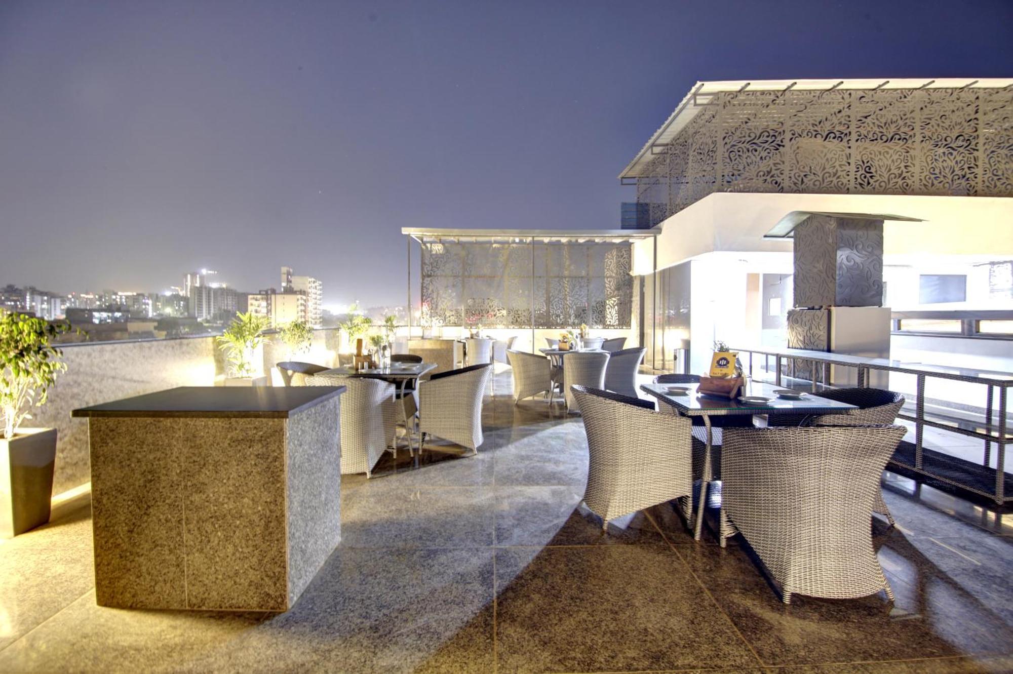 Saltstayz Premier - Near Golf Course Road & Sector 57 Gurgaon Exterior foto