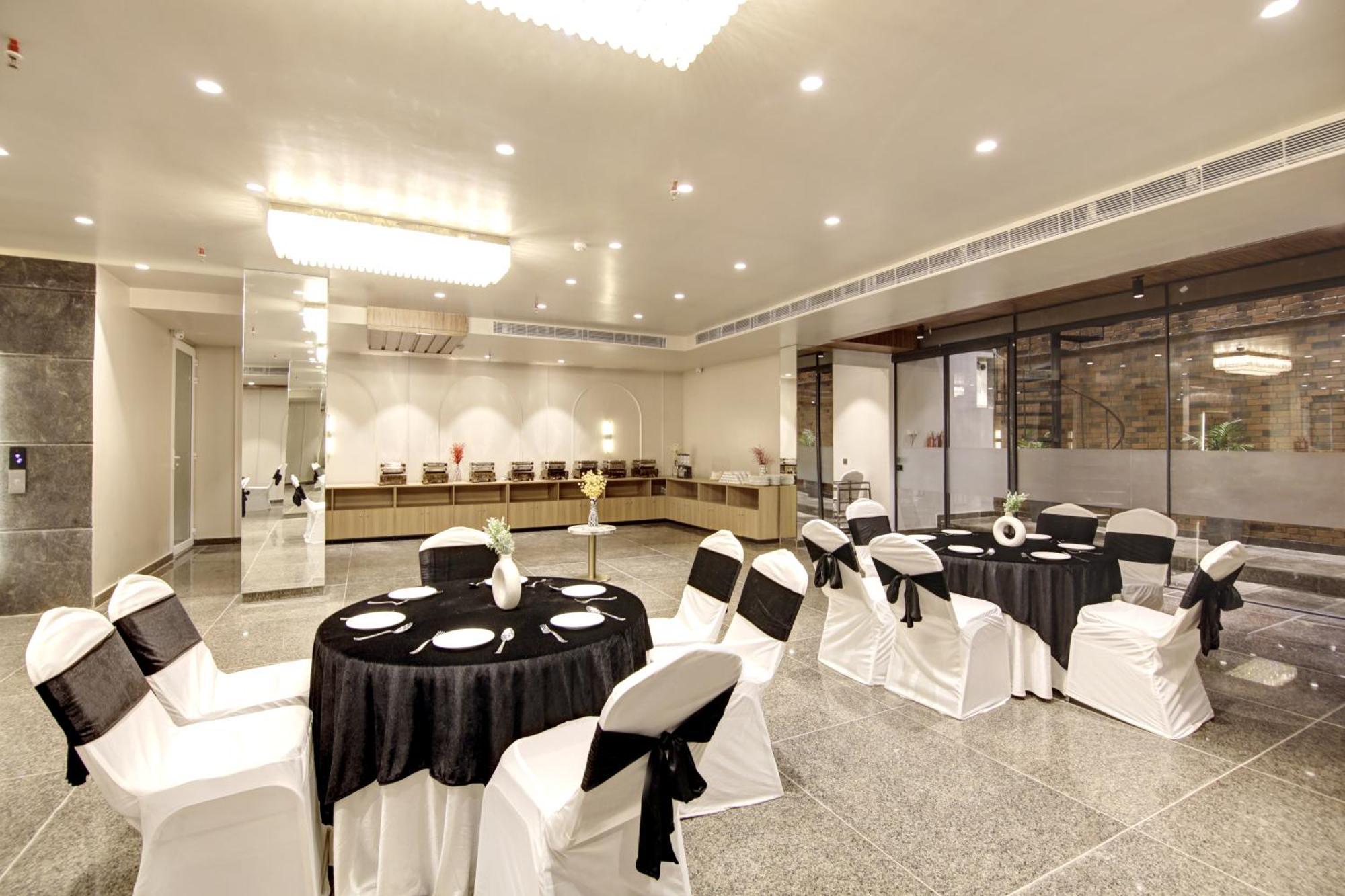 Saltstayz Premier - Near Golf Course Road & Sector 57 Gurgaon Exterior foto
