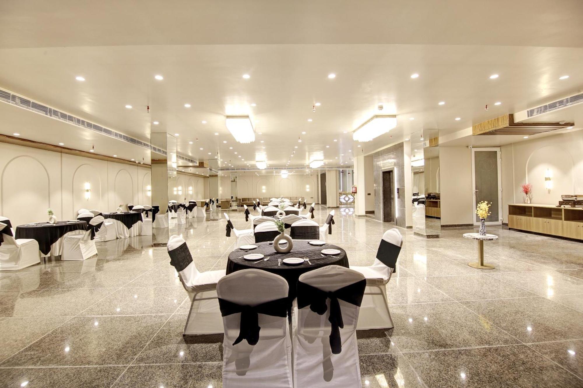 Saltstayz Premier - Near Golf Course Road & Sector 57 Gurgaon Exterior foto