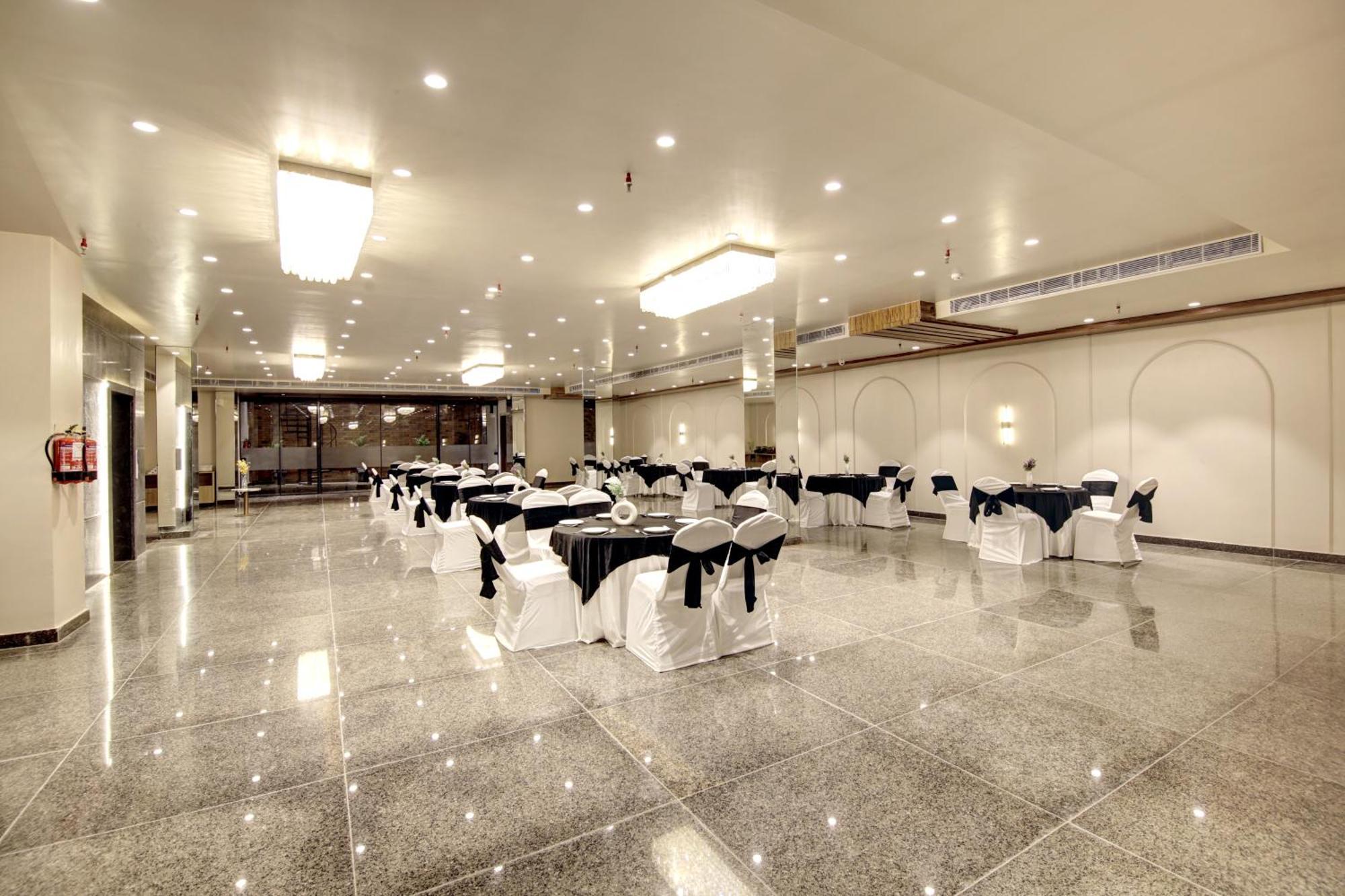 Saltstayz Premier - Near Golf Course Road & Sector 57 Gurgaon Exterior foto